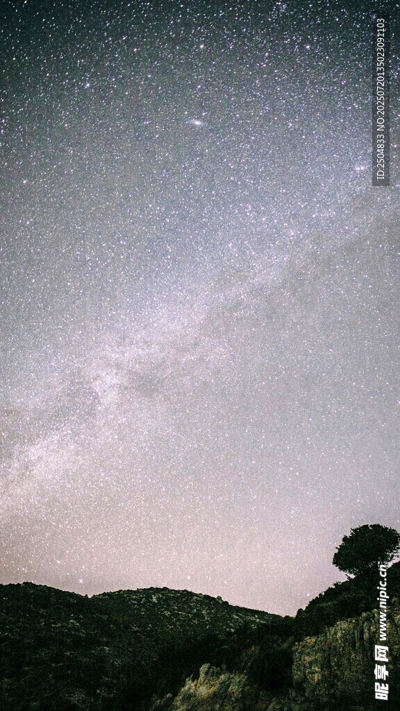 山间璀璨银河夜景