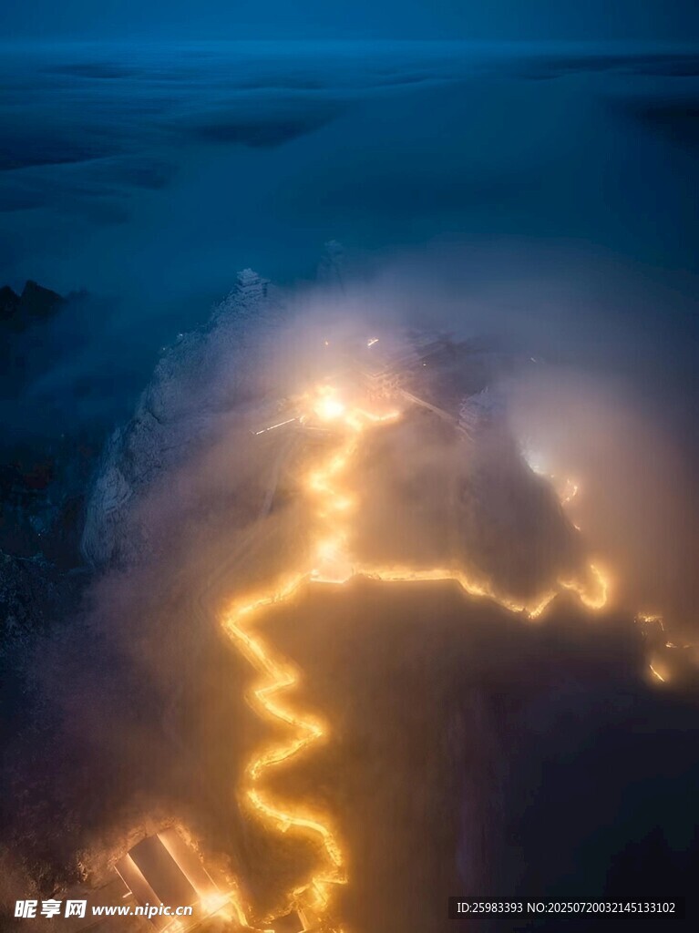 山路灯光