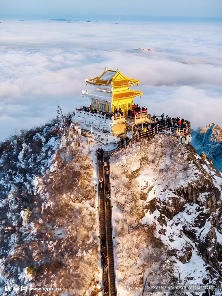 山顶古建筑