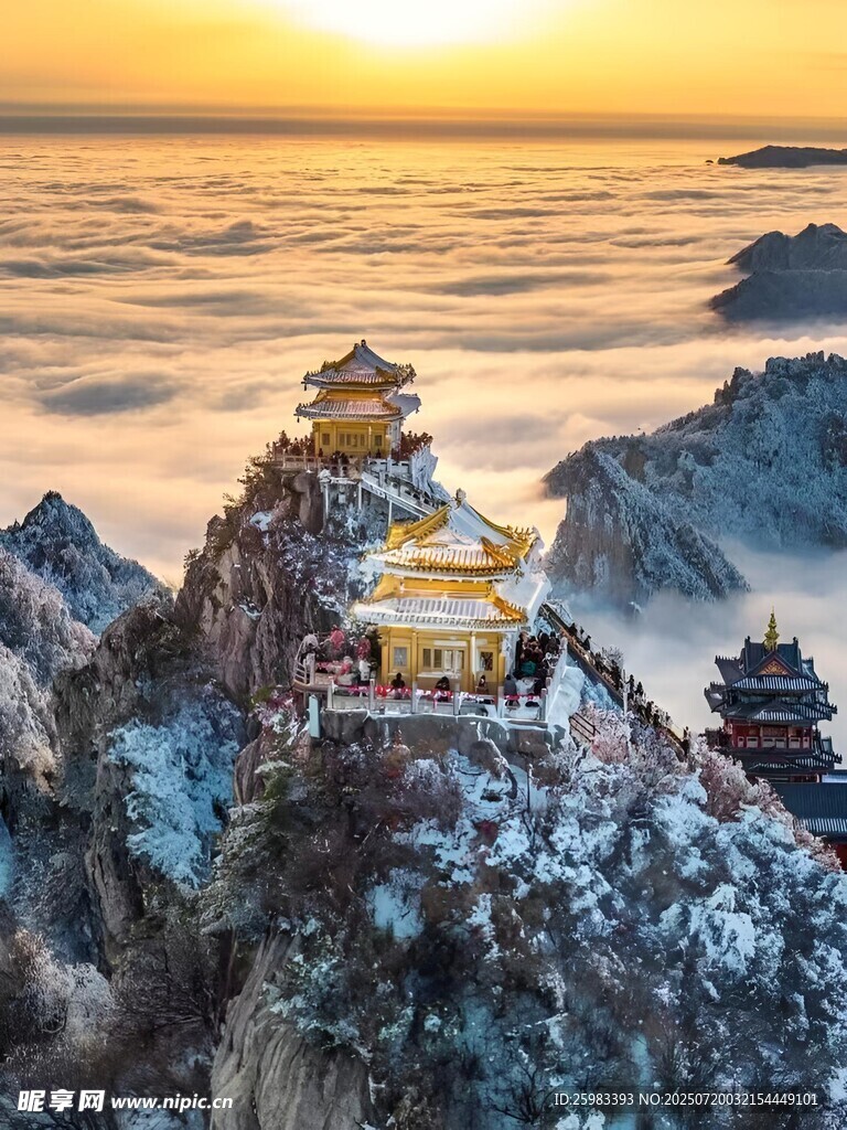山顶古建筑