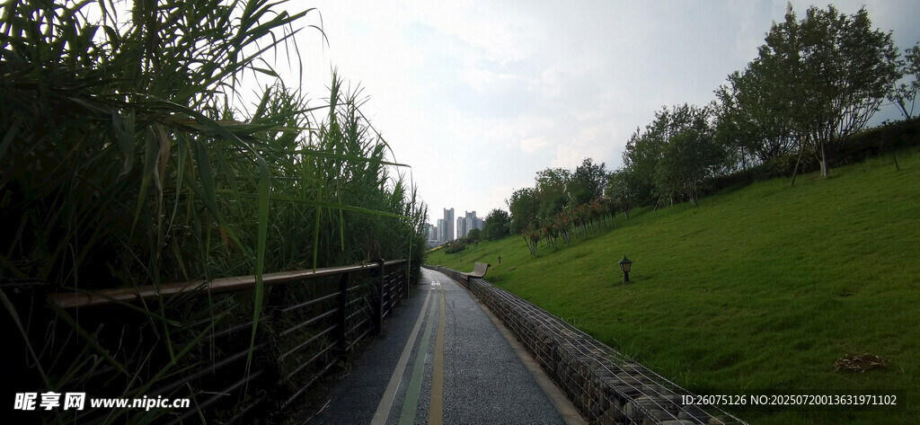 河岸骑行道
