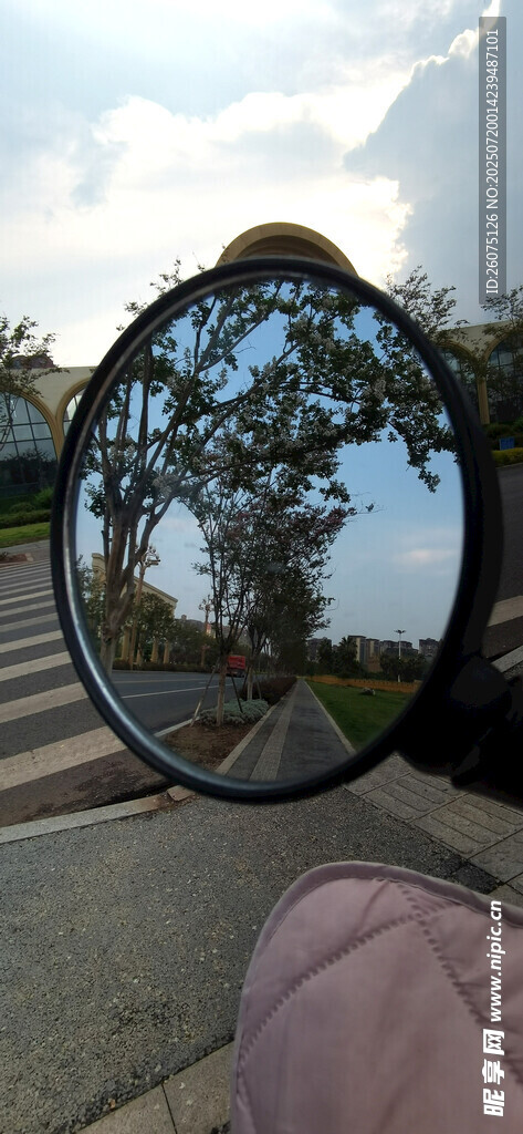 后福镜里的自然风景