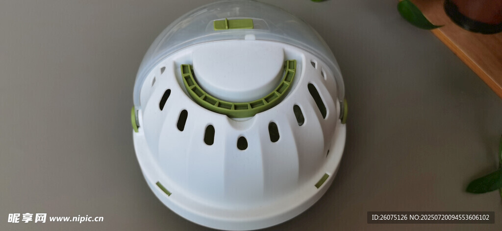 白色镂空宠物容器