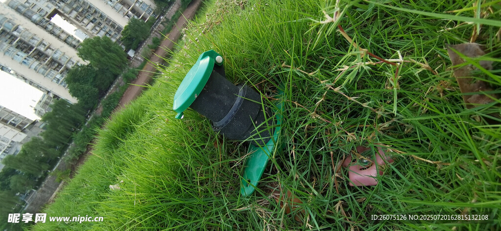 草地上的灌溉设施
