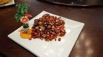 美味辣子鸡丁摆于盘中