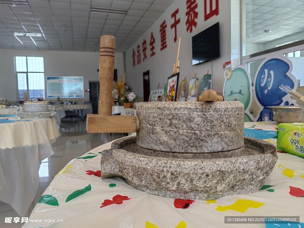 室内石雕摆件展示场景