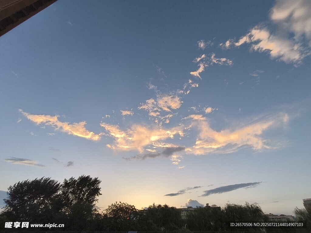 夕阳下的天空