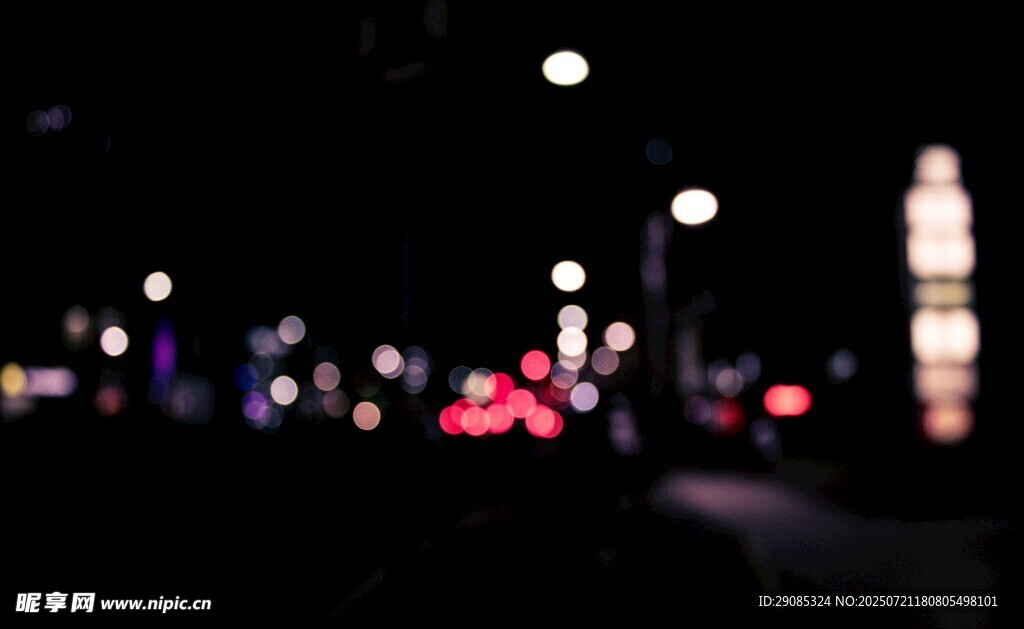 夜晚城市街头灯光景象