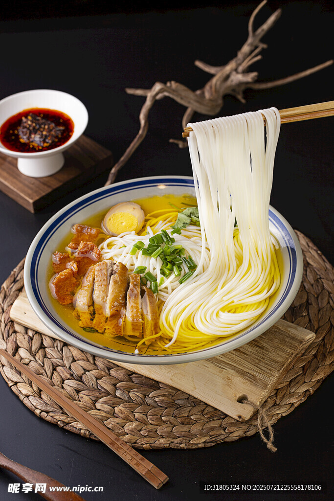 美味鸡汤面 诱人好滋味