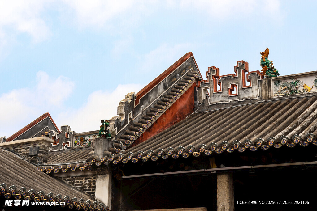中式古建筑屋顶精美装饰