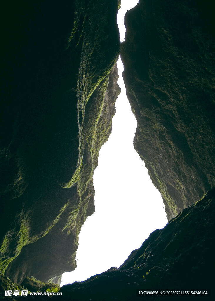 峡谷奇观一线天光乍现