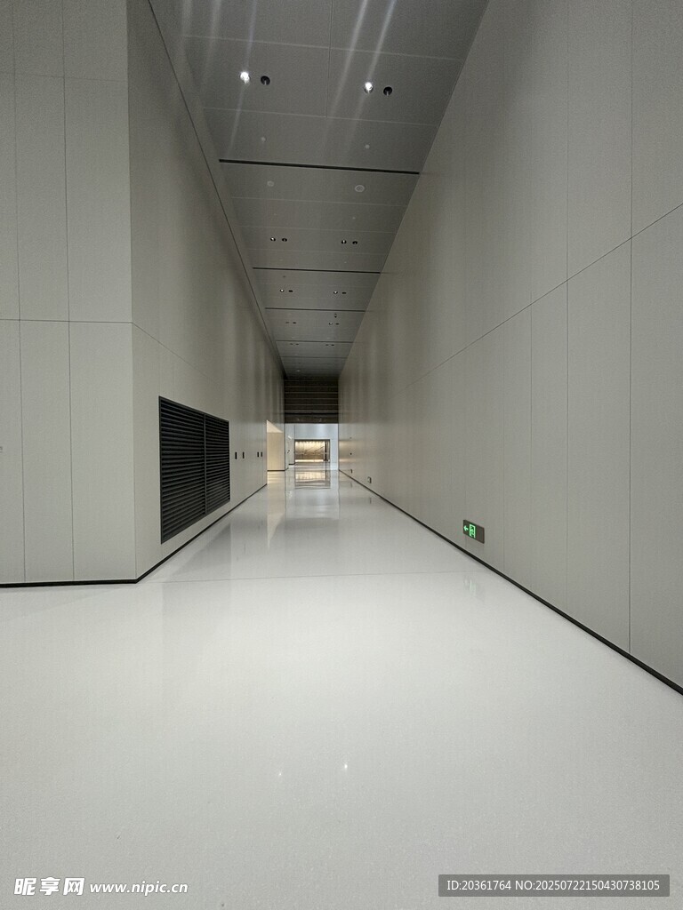 空旷现代风室内走廊空间