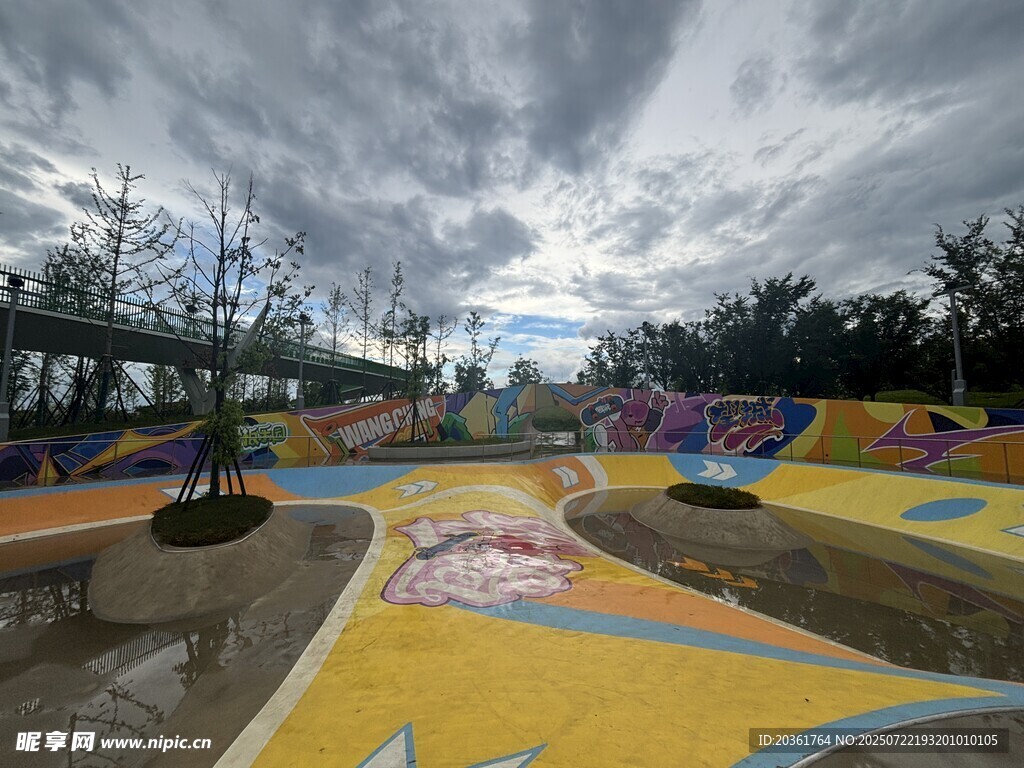 多彩户外滑板场地景观