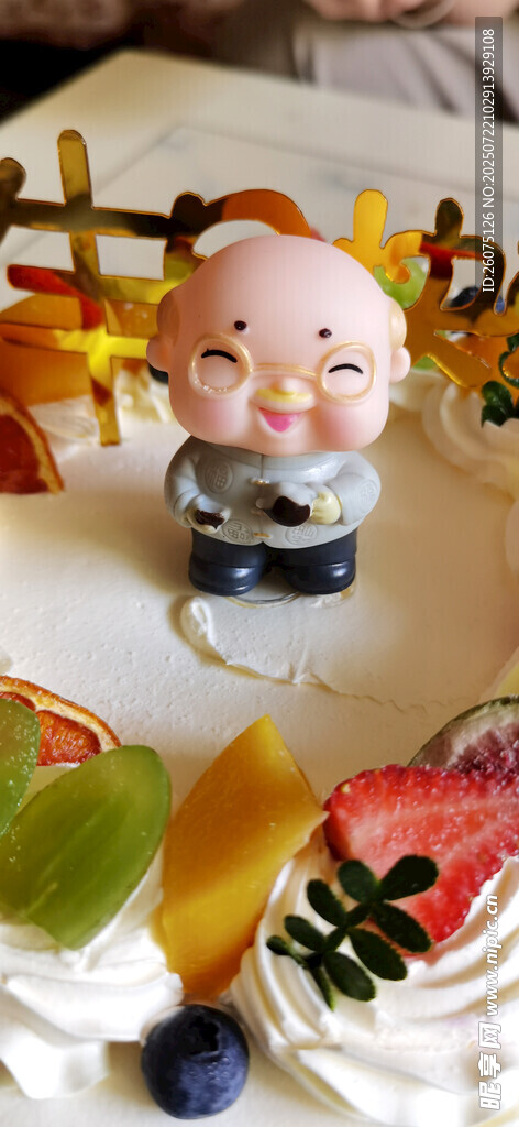 可爱玩偶搭配多彩甜点