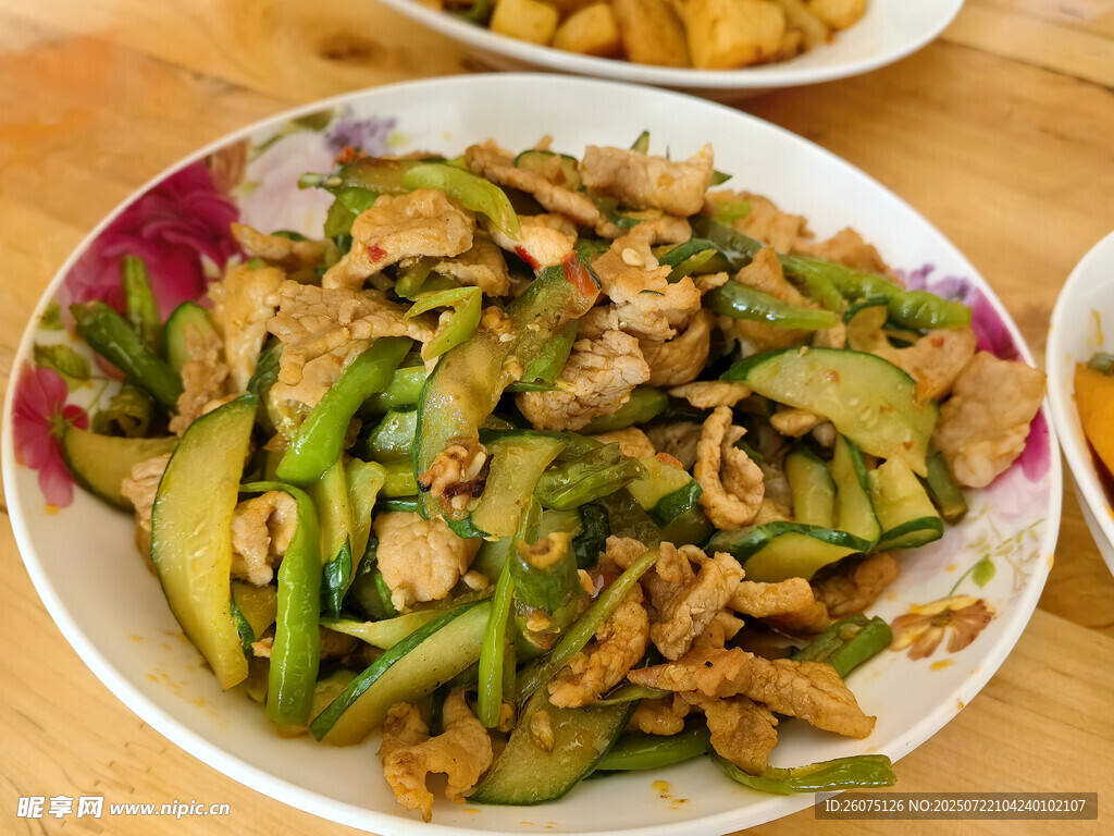 黄瓜炒肉美味菜肴