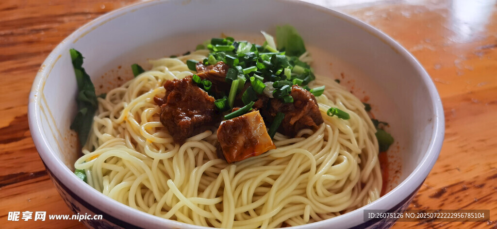 美味牛肉拌面