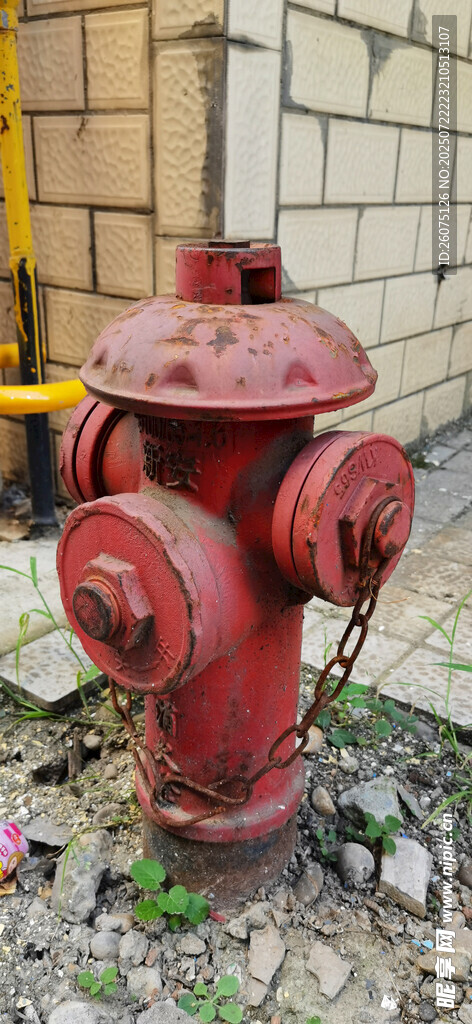 老旧红色消防栓