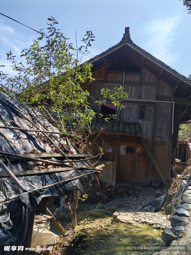 古朴木质小屋