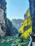 峡谷间的山水秀丽风光