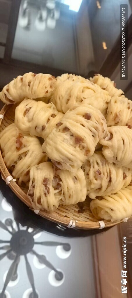 一盘美味的中式传统糕点