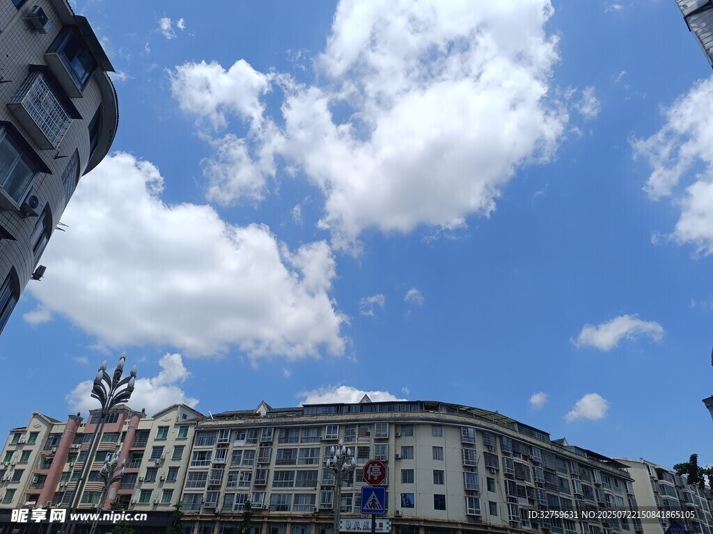 城市蓝天与建筑景观