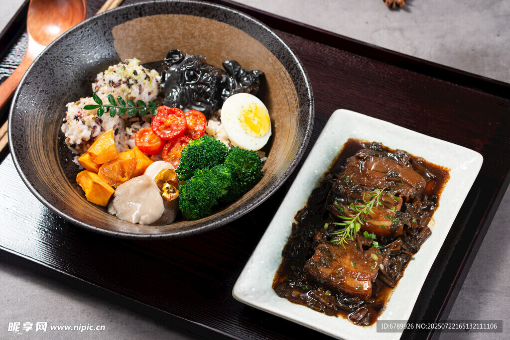梅干菜扣肉饭
