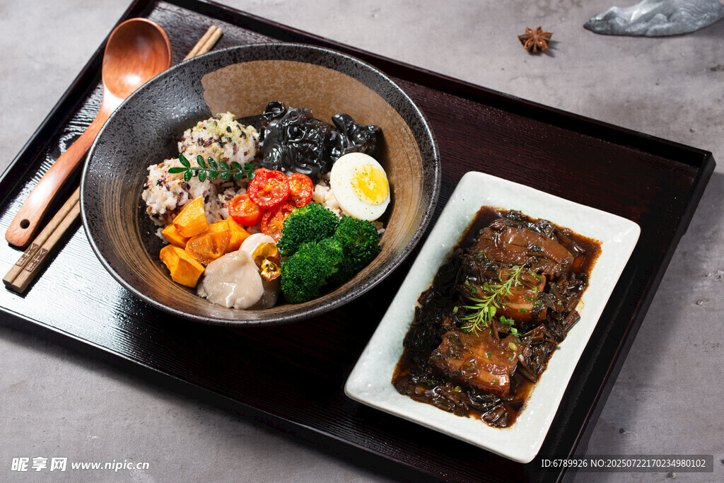 梅干菜扣肉饭