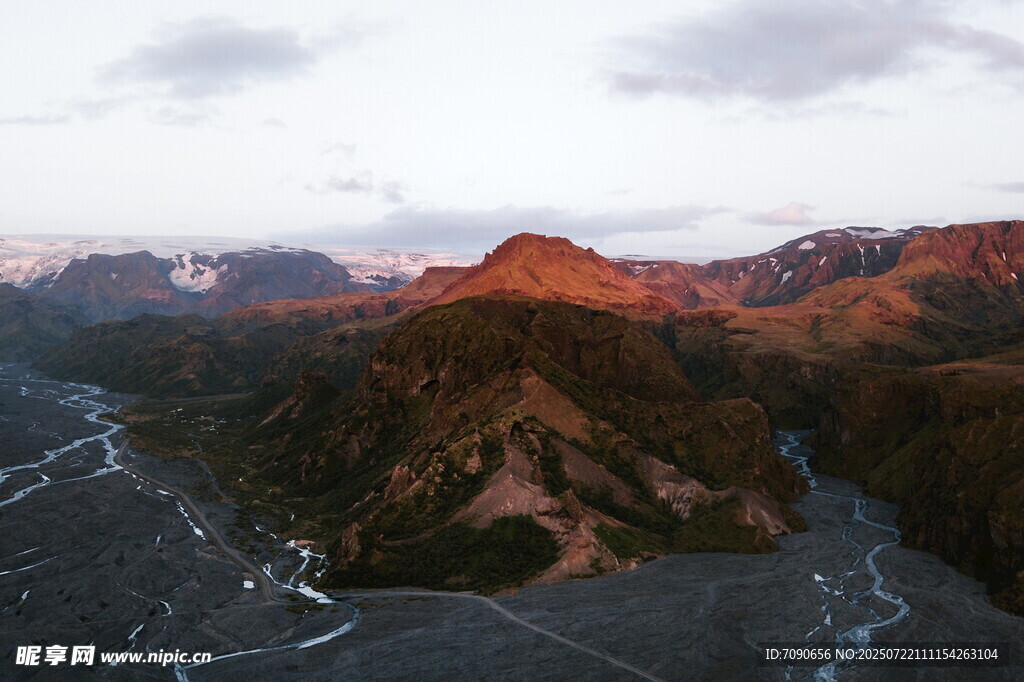 壮丽山川河流俯瞰景观