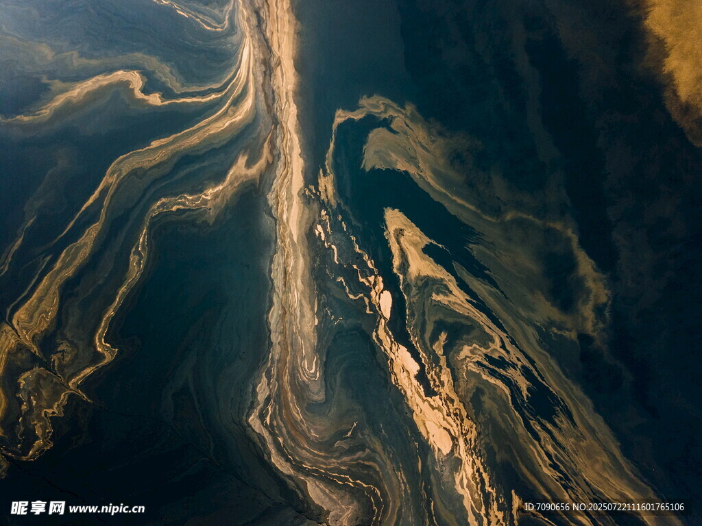 蜿蜒河流的壮丽空中景象