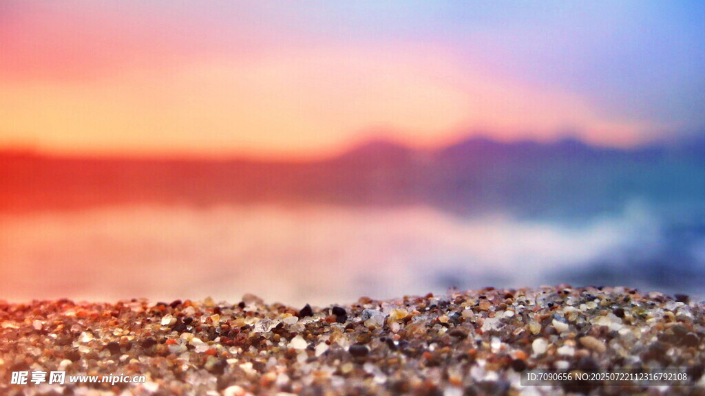海边碎石与绚丽天空景色