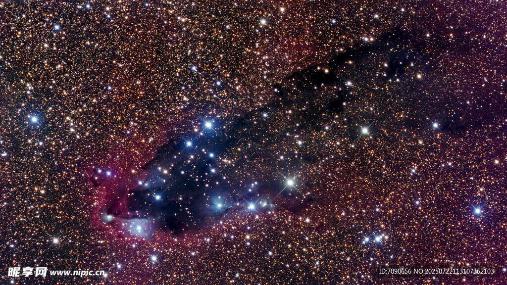 绚丽星空下的神秘星云