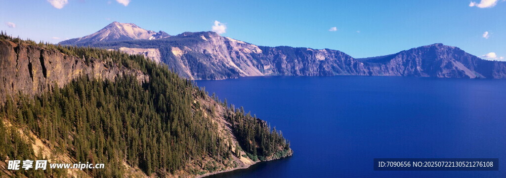 壮丽火山湖美景