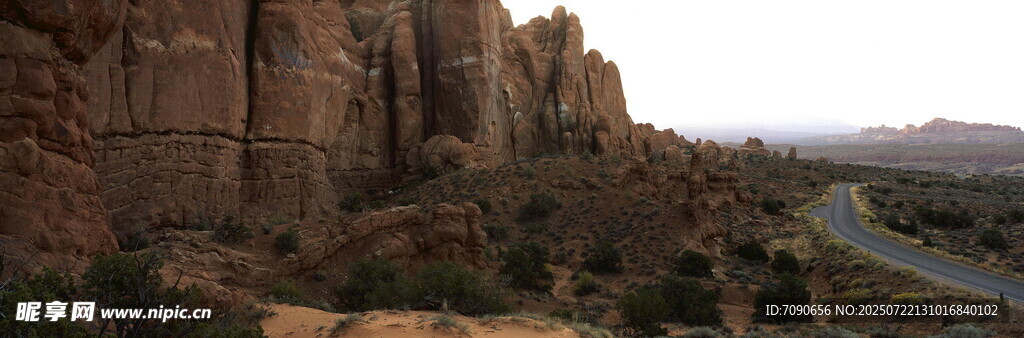 壮丽山间公路景观