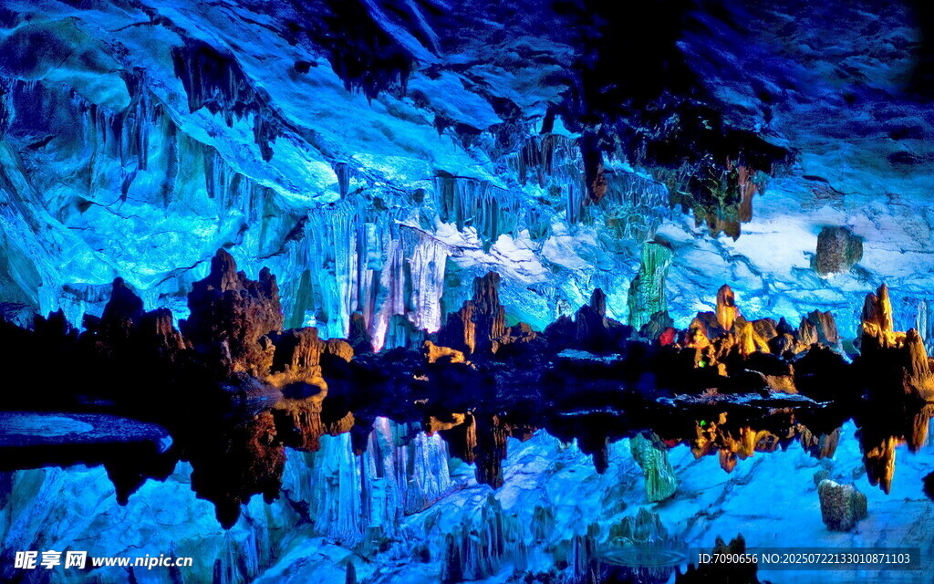 梦幻溶洞倒影景观