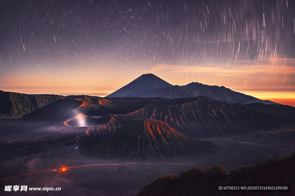 火山星空壮丽夜景