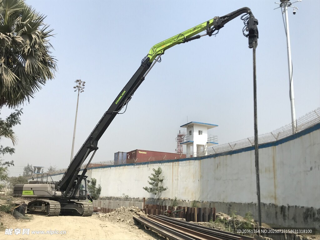 高空作业车在户外作业