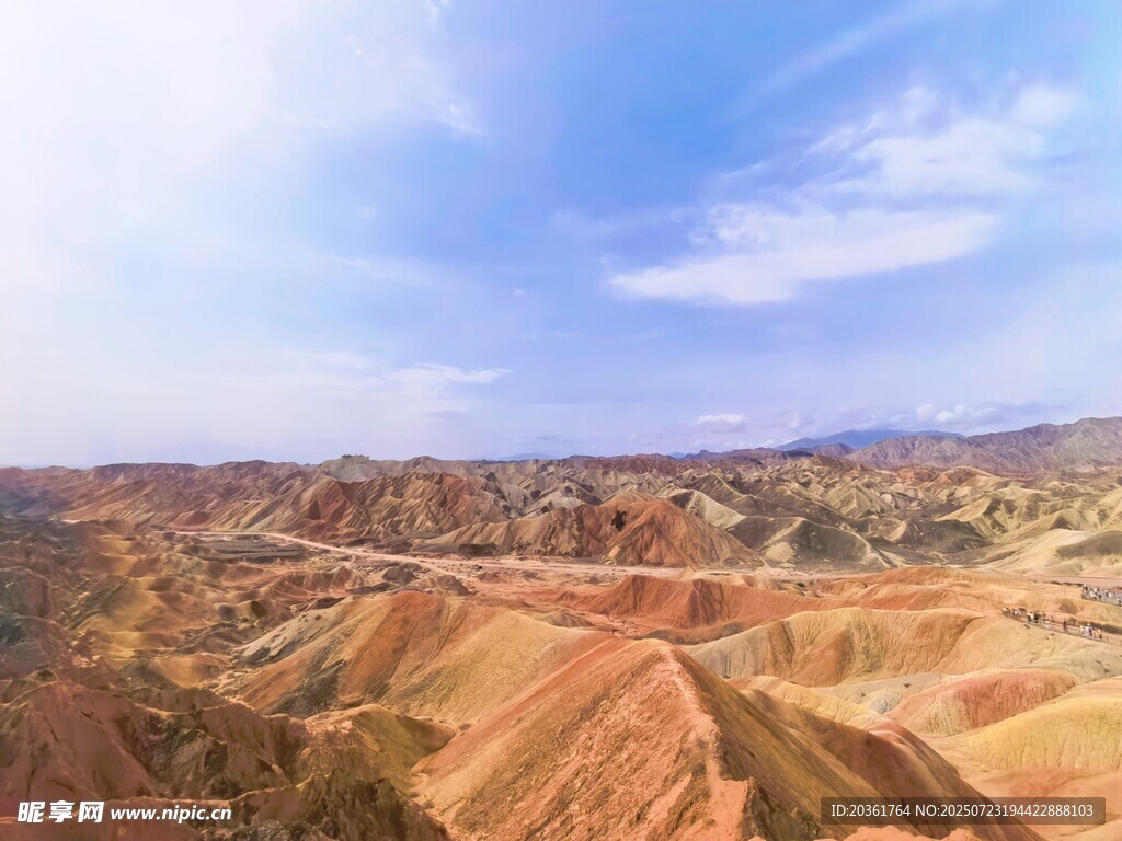 壮丽七彩丹霞地貌景观