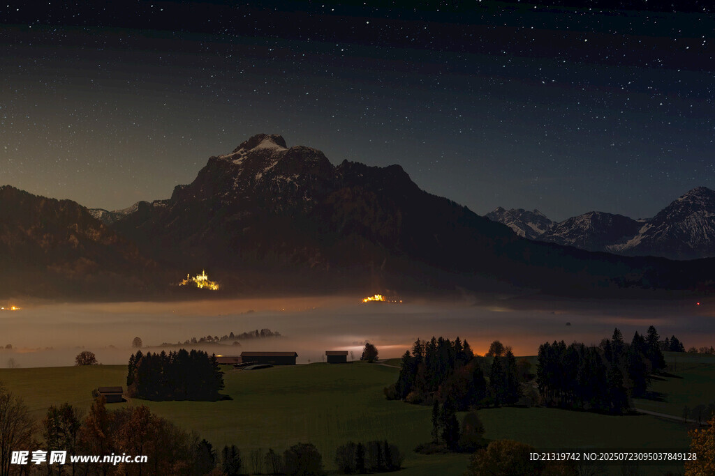 山间夜景