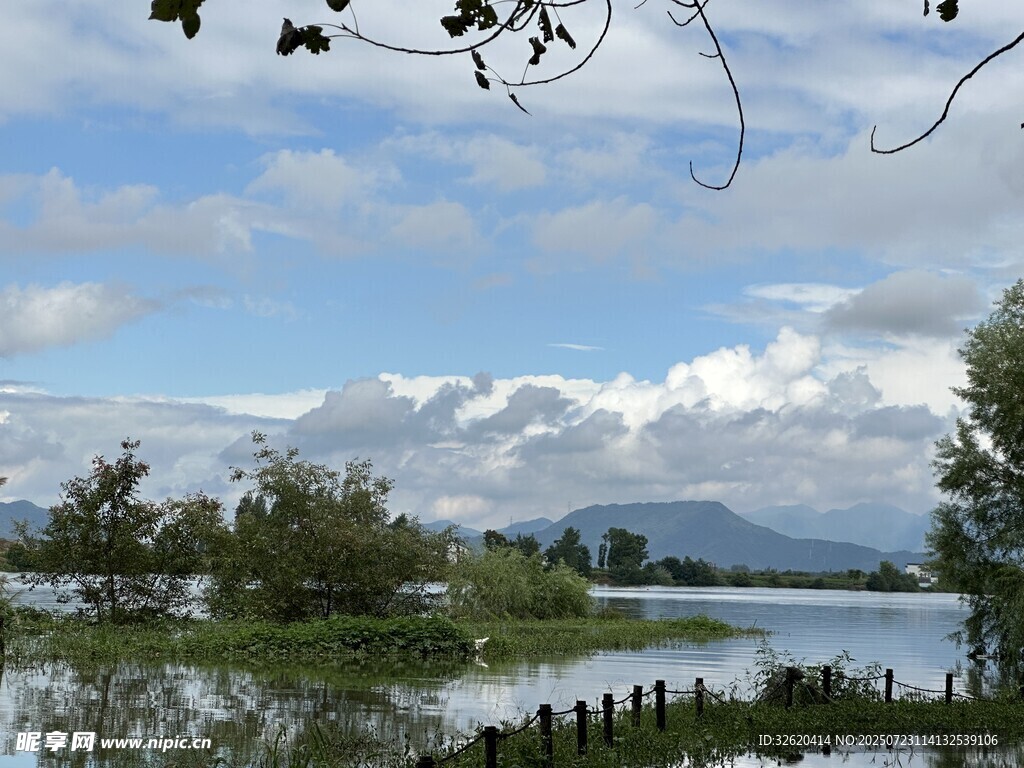 湖畔风光 自然景致如画