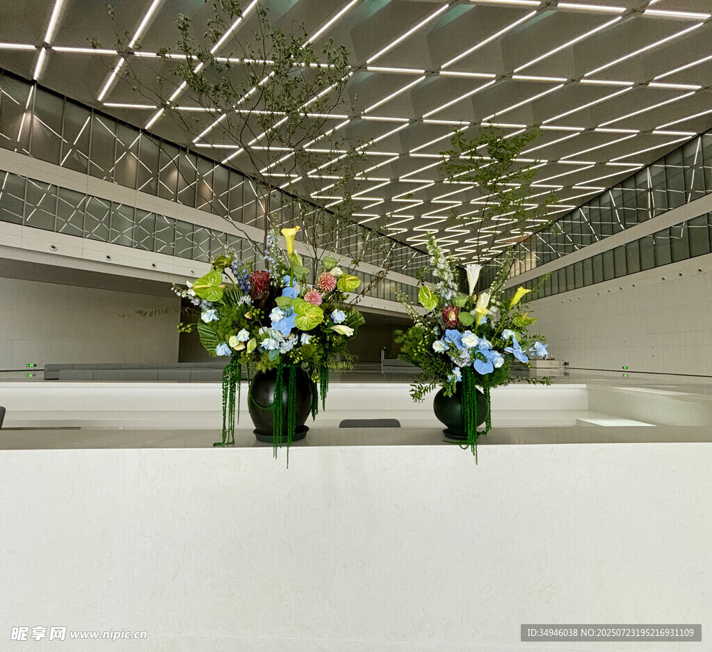 室内精致插花装饰场景