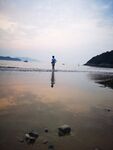 沙滩上的孩童