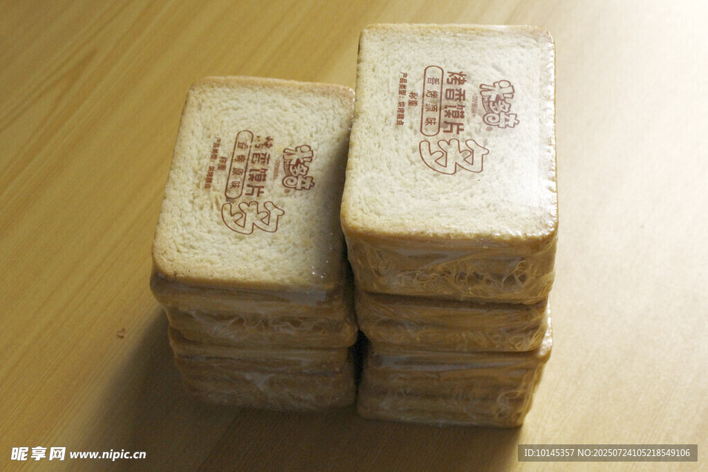 堆叠的米多奇烤香馍片
