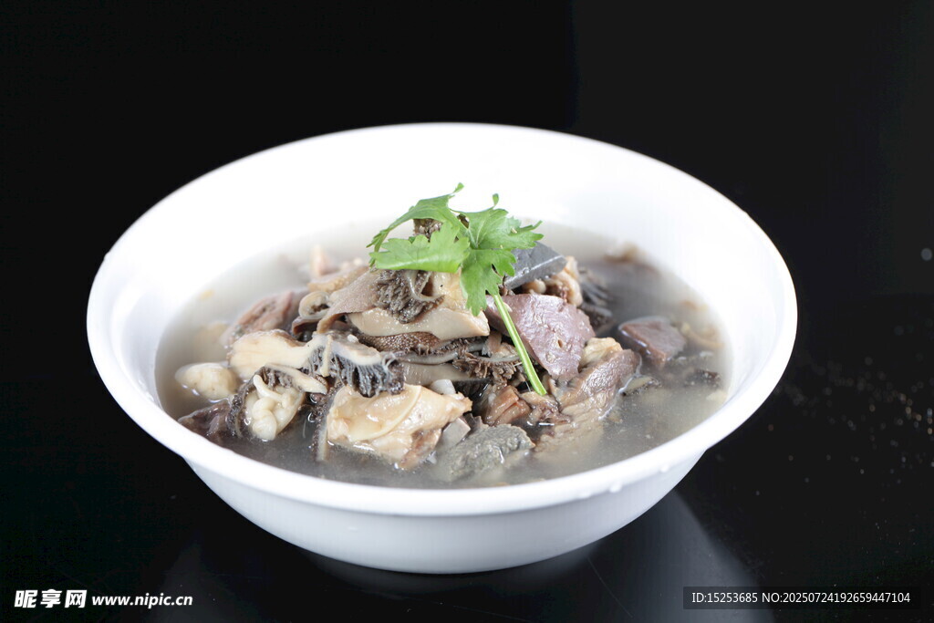 蘑菇鸡肉汤