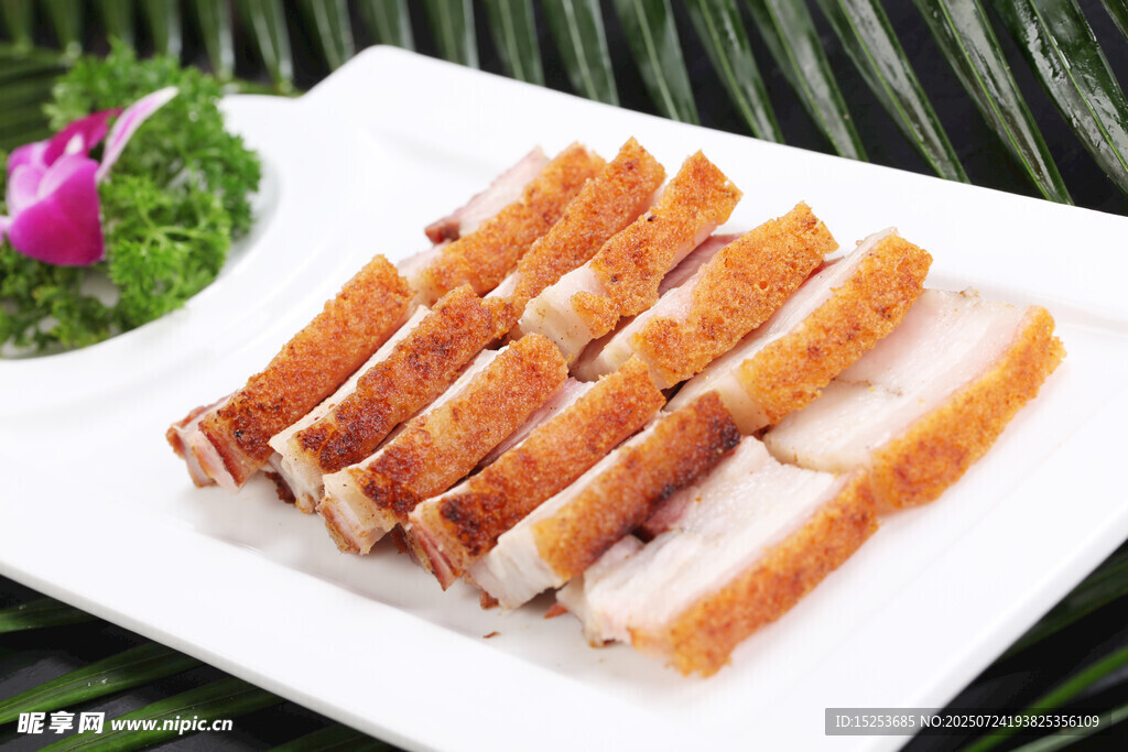 美味切片烤肉摆盘精致