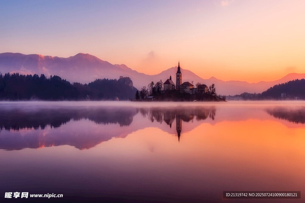 湖畔日落美景