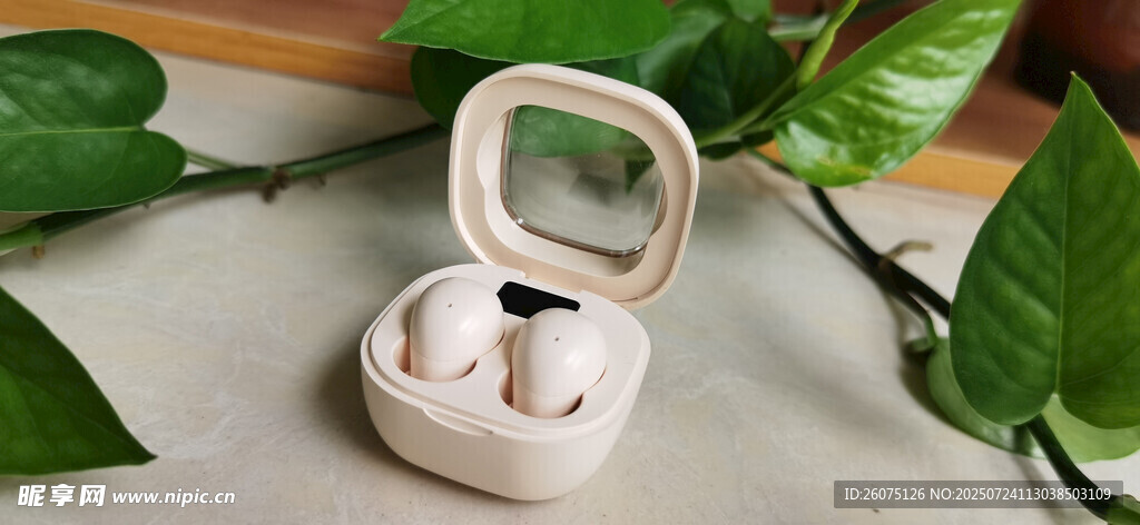 开盖无线耳机