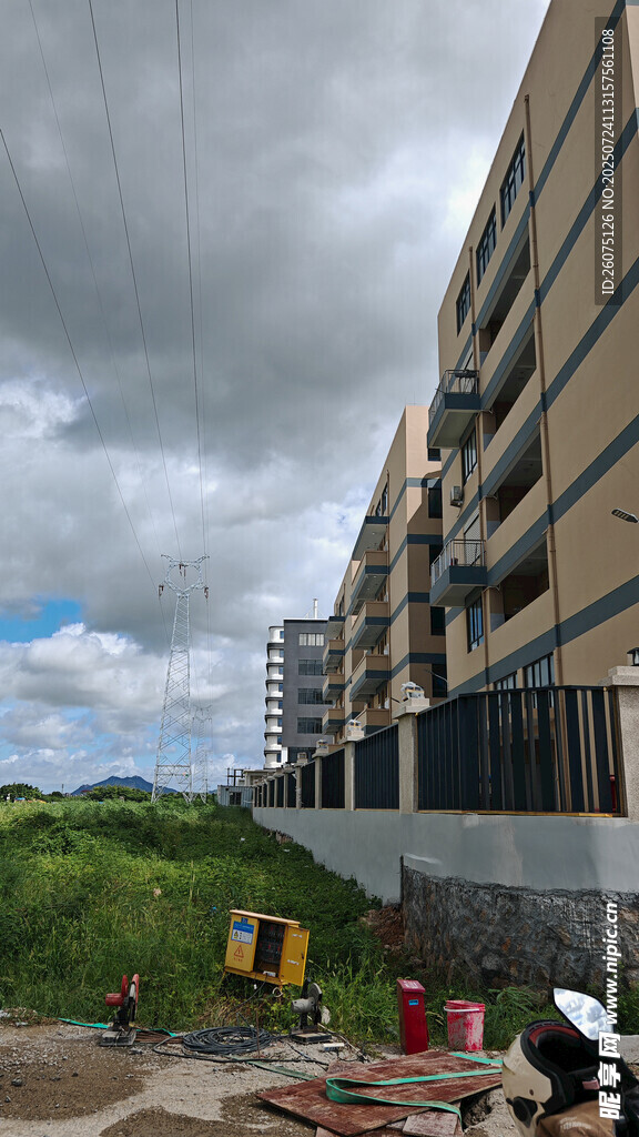 城市在建建筑与周边景观