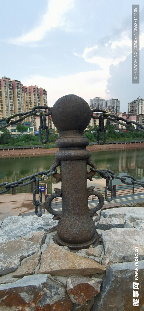 河畔铁艺栏杆景观