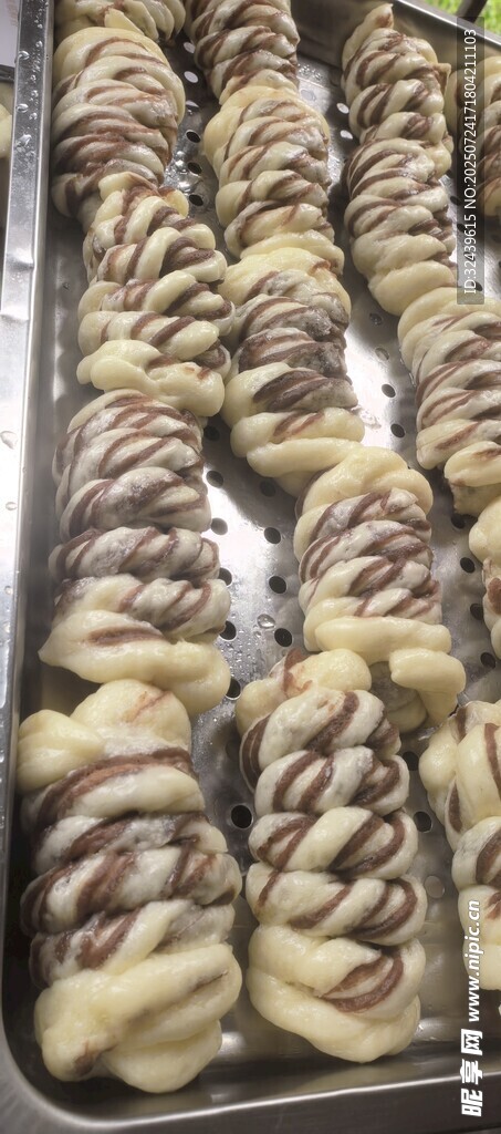 美味双色扭结饼干
