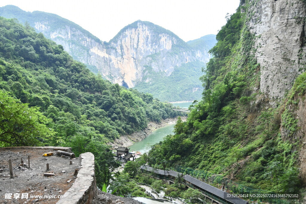 山间河谷美景